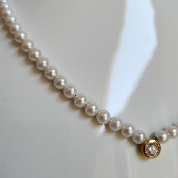 FAUX PEARL NECKLACE AND PIERCED EARRING SET - Picture 3 of 7
